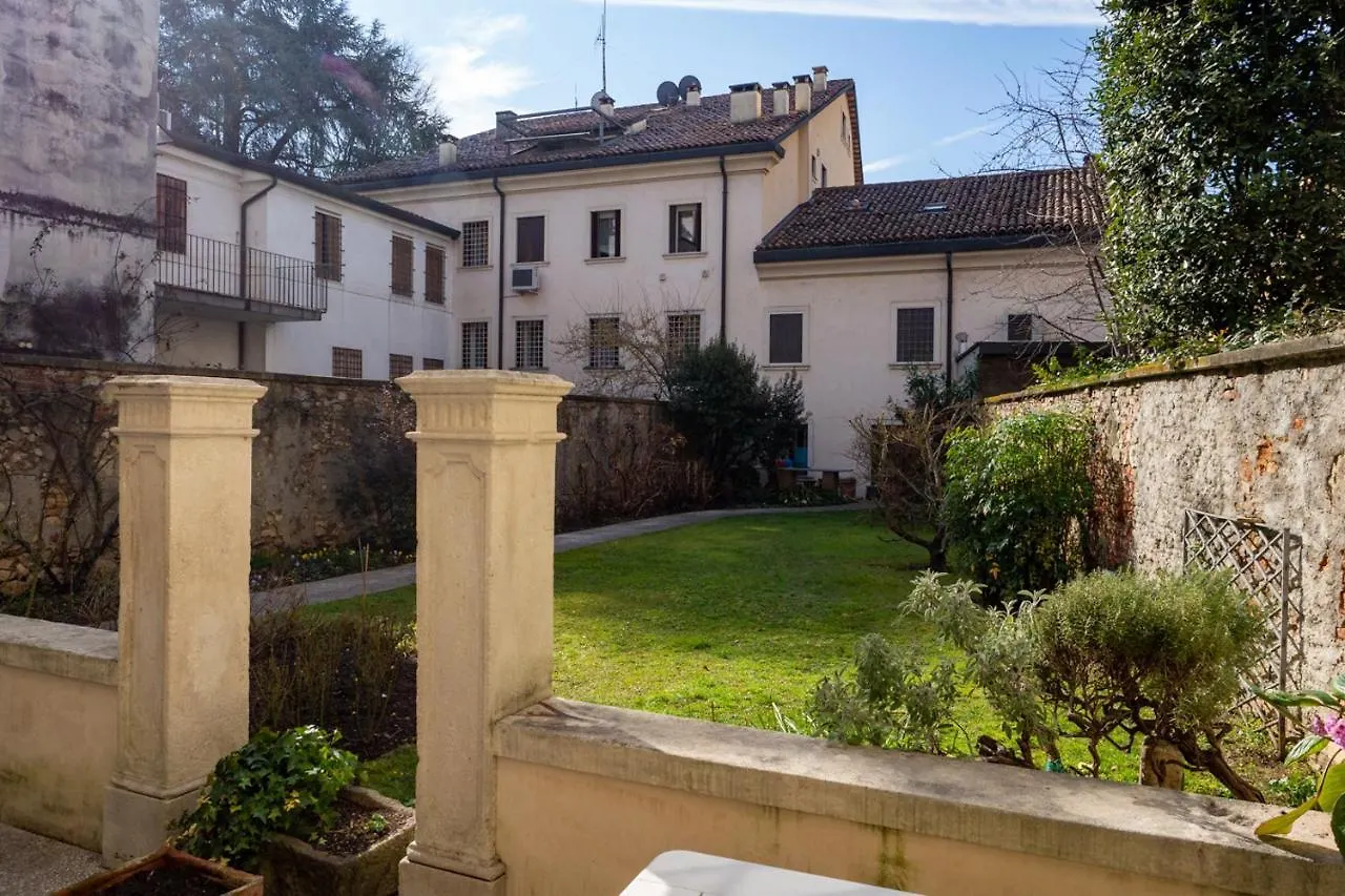 Apartment Ferienwohnung Mansarda Fogazzaro Vicenza